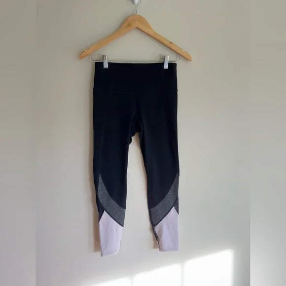 Athleta Colorblock Salutation 7/8 Leggings in Black Mesh & Pink - Picture 2 of 2